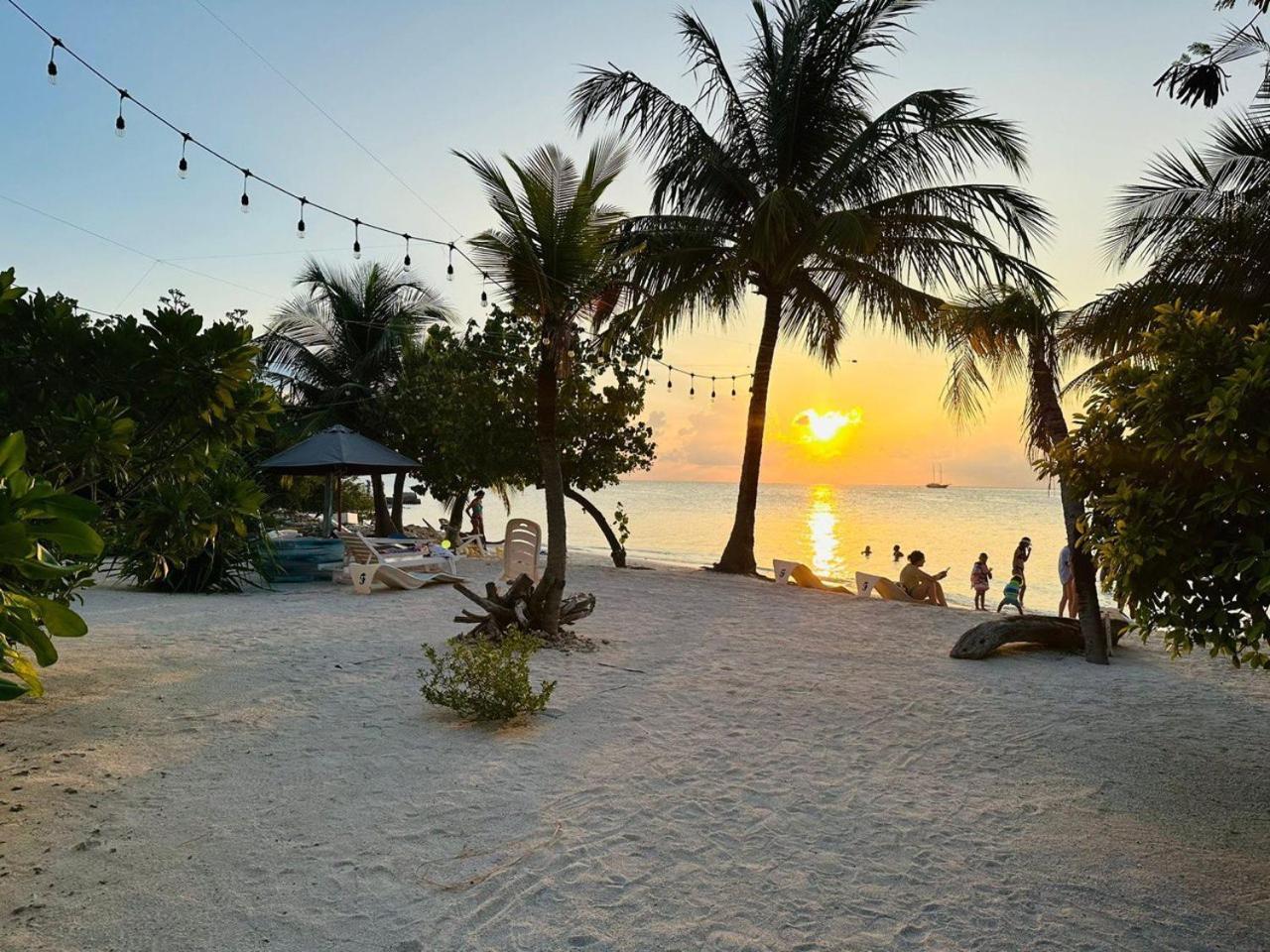 The Sunset Villa Dhiffushi Bagian luar foto