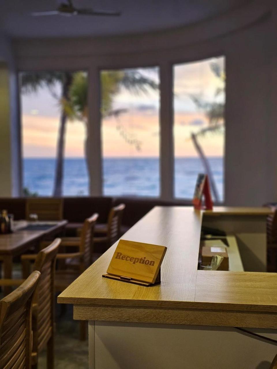 The Sunset Villa Dhiffushi Bagian luar foto