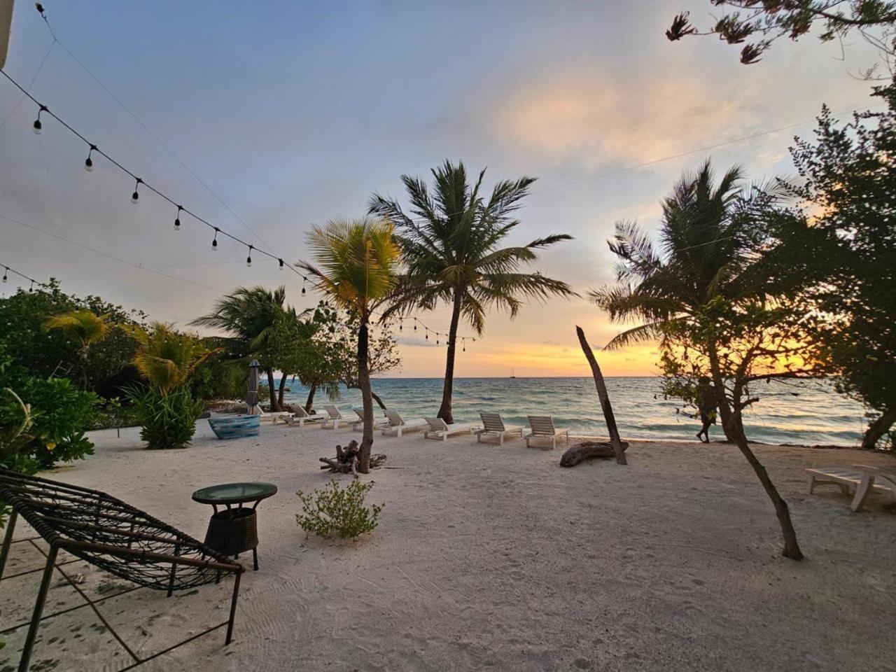 The Sunset Villa Dhiffushi Bagian luar foto