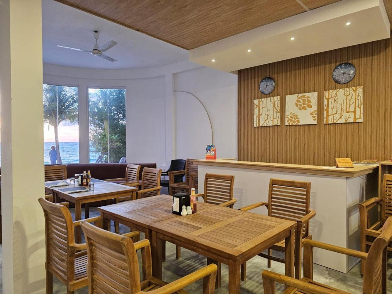 The Sunset Villa Dhiffushi Bagian luar foto
