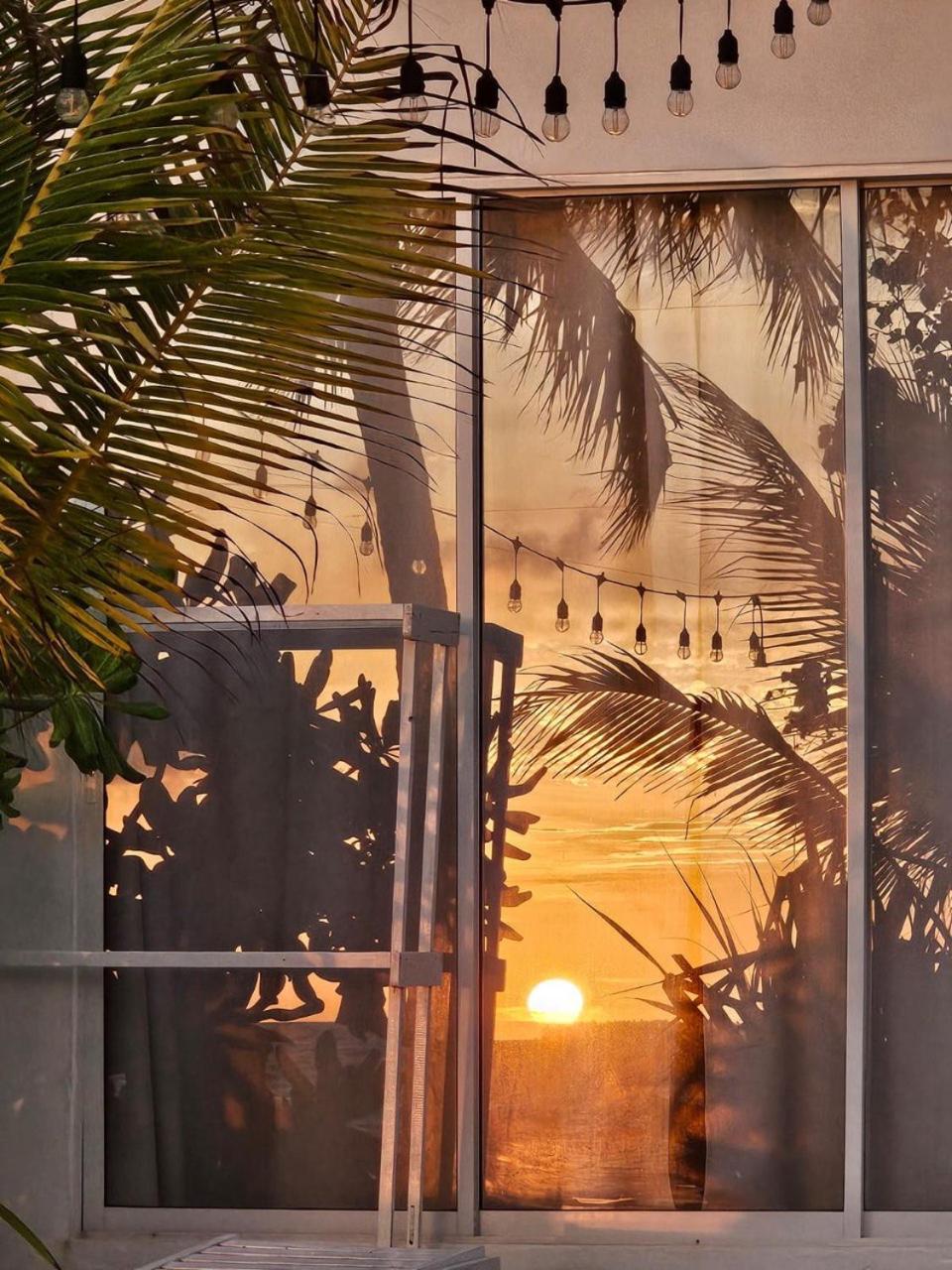 The Sunset Villa Dhiffushi Bagian luar foto