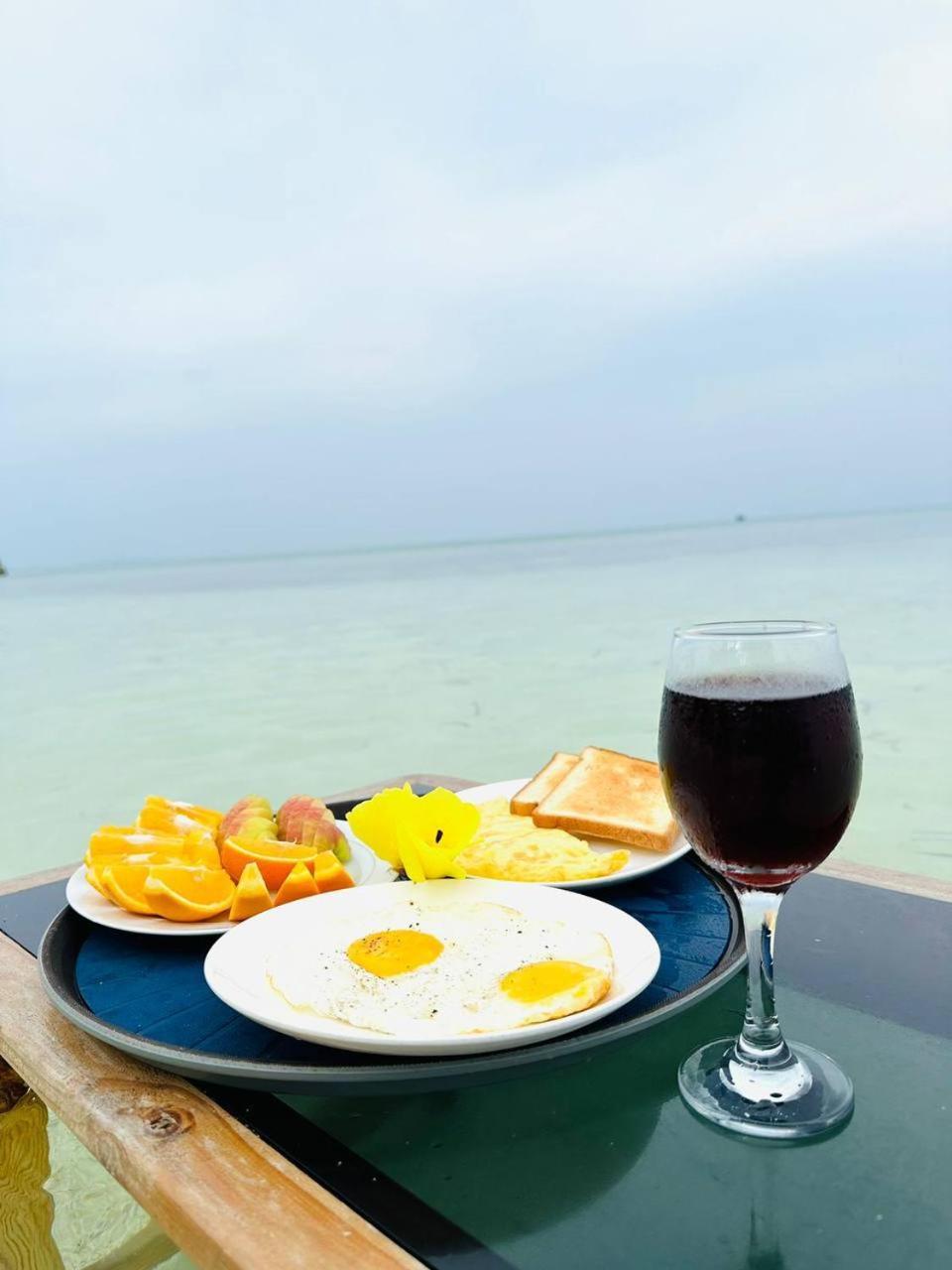 The Sunset Villa Dhiffushi Bagian luar foto