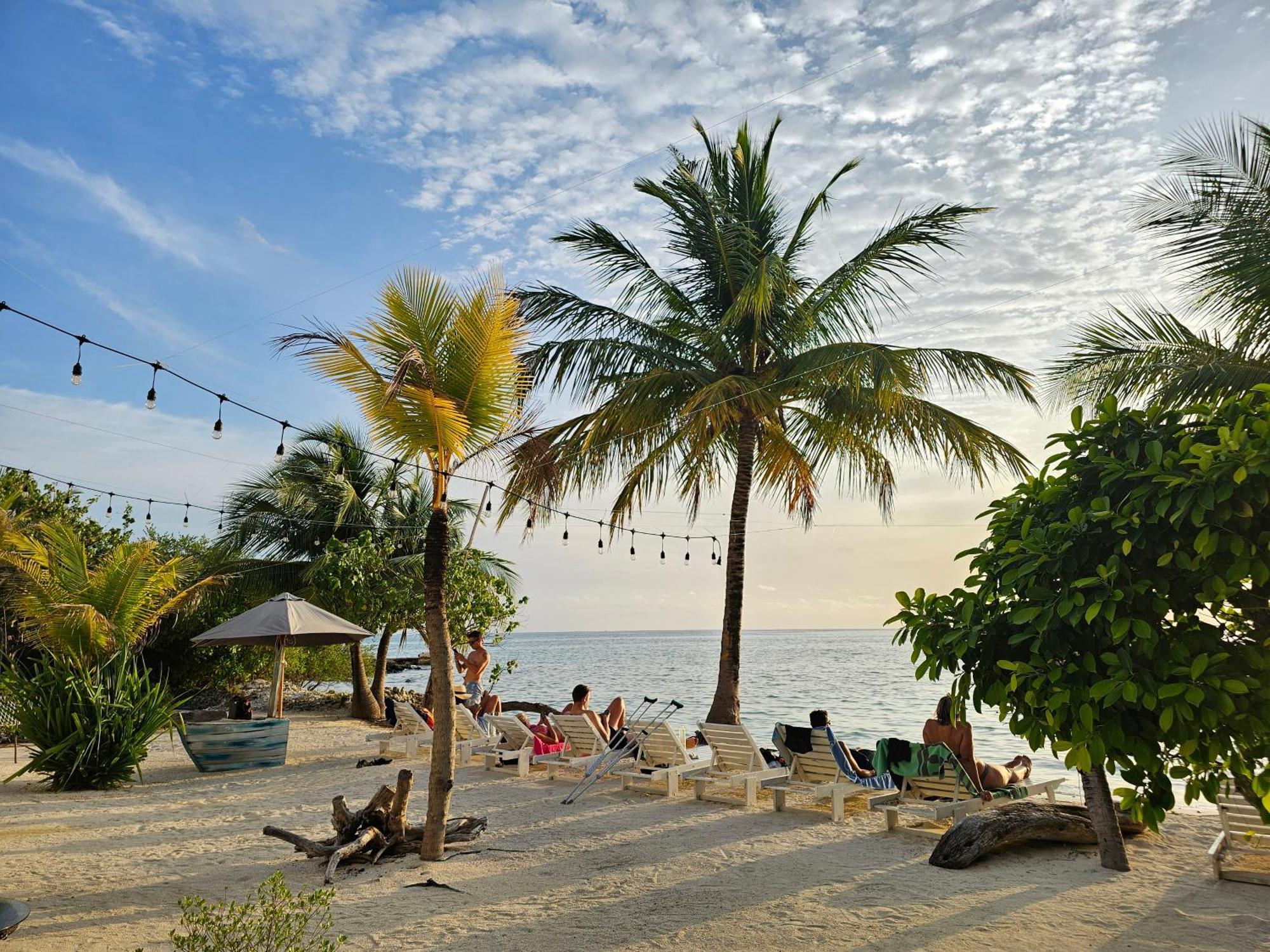 The Sunset Villa Dhiffushi Bagian luar foto